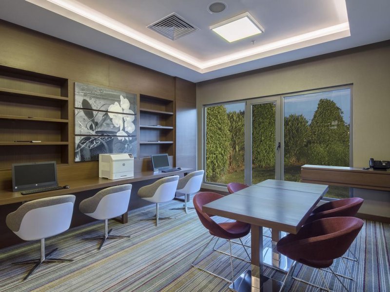 Hampton by Hilton - Снимка 4