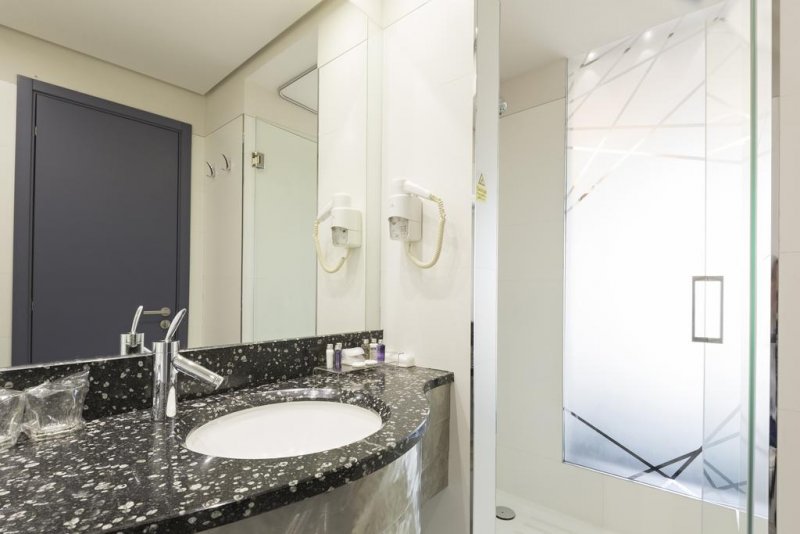 Zira Hotel Belgrade - Снимка 3