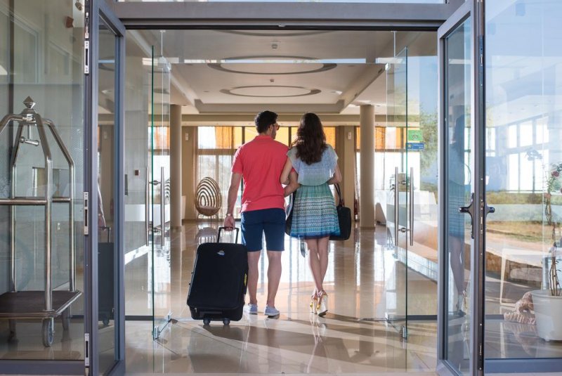 Aeolis Hotel - Снимка 1