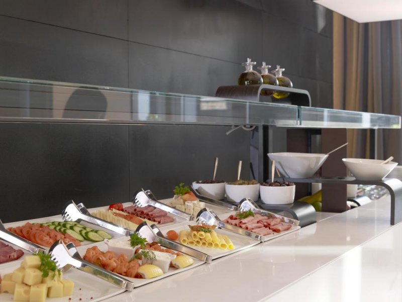 The Met Hotel - Снимка 1