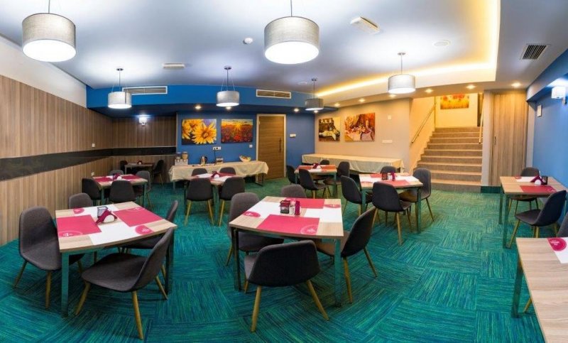 Hotel Central - Снимка 1