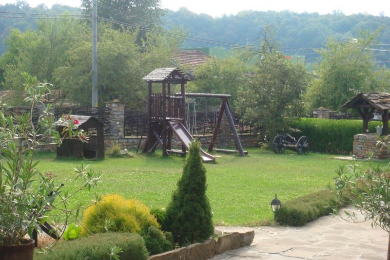 Семеен хотел Сватовете - Снимка 1