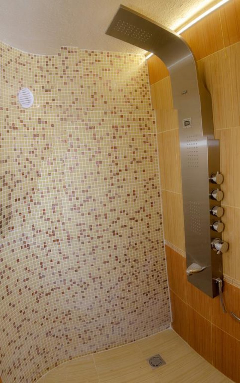 хотел Аджев хан - Снимка 1