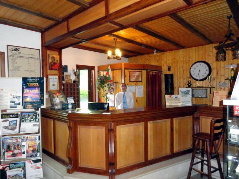 хотел Аджев хан - Снимка 1