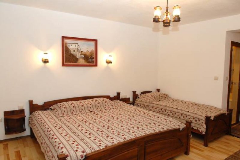 хотел Аджев хан - Снимка 1