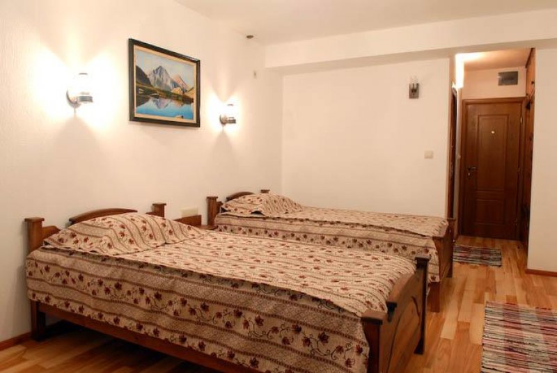 хотел Аджев хан - Снимка 2