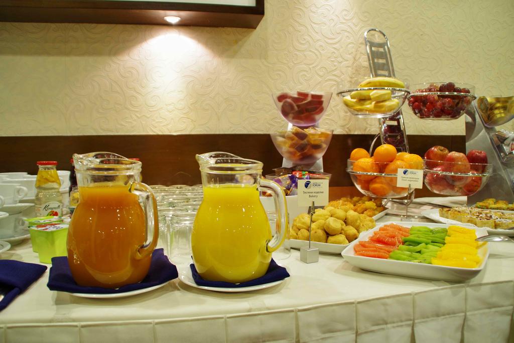Нощувка със закуска на човек в хотел Форум, София. - Снимка 24
