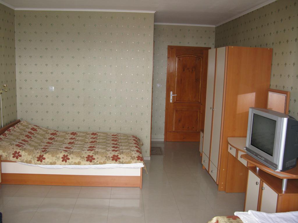 Нощувка на човек в семеен хотел Рай, Копривщица - Снимка 11