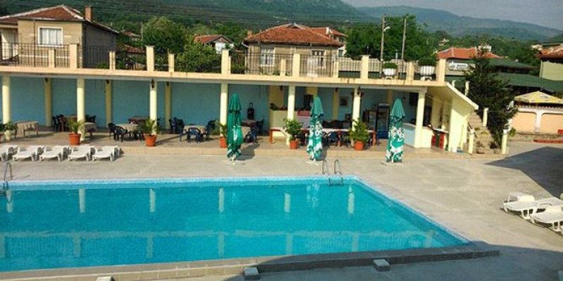 Хотелски комплекс Еверест - Снимка 0