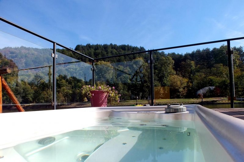 Къщи край водата - Снимка 11