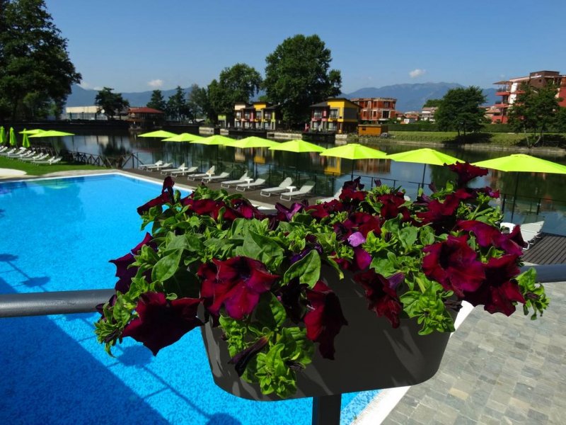 Къщи край водата - Снимка 7