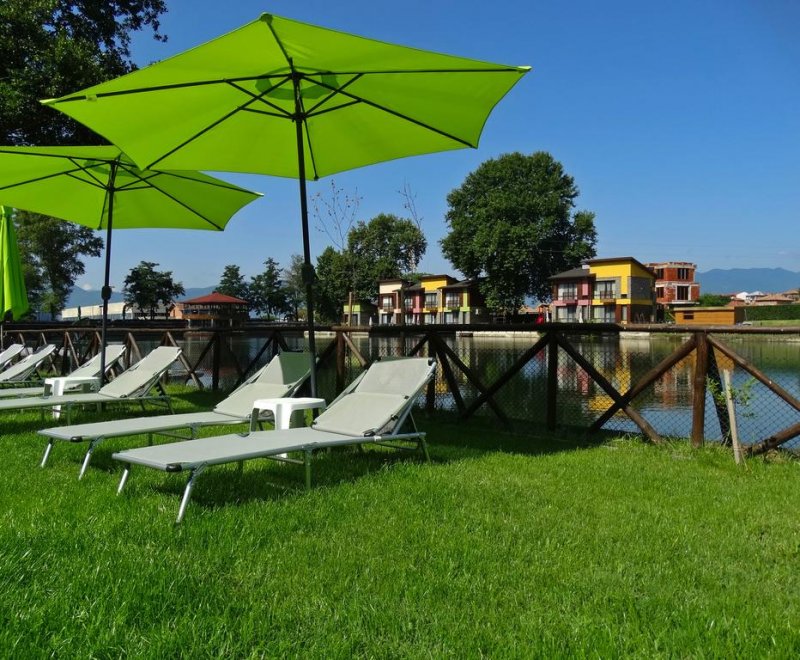 Къщи край водата - Снимка 10