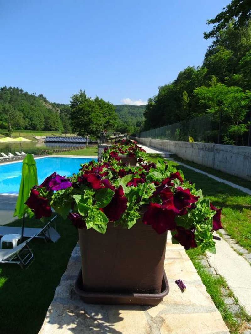 Къщи край водата - Снимка 1