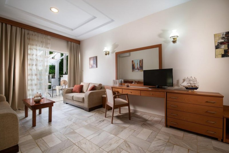 Porfi Beach Hotel - Снимка 9