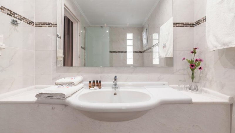 Porfi Beach Hotel - Снимка 9