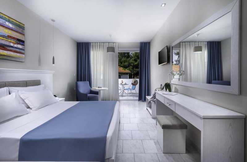 Porfi Beach Hotel - Снимка 10