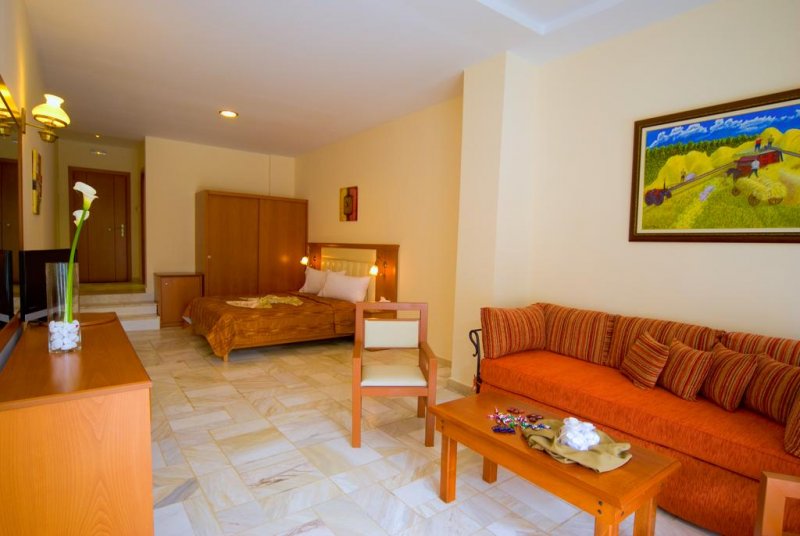 Porfi Beach Hotel - Снимка 11