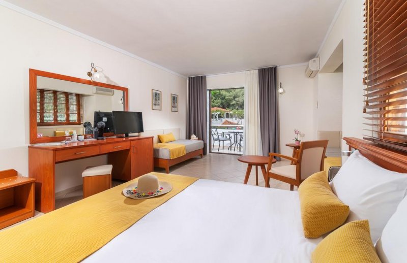 Porfi Beach Hotel - Снимка 5