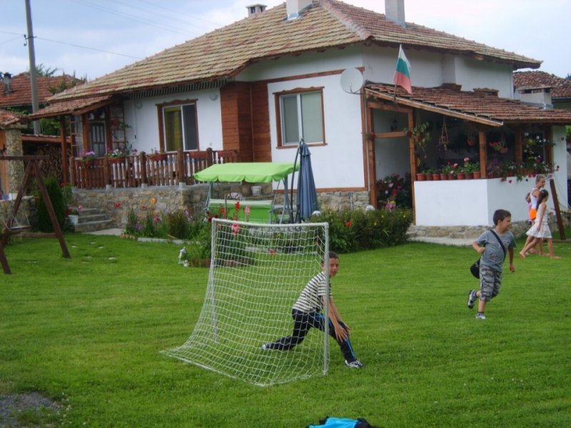 Къща за гости Лазарова Къща  - Снимка 2