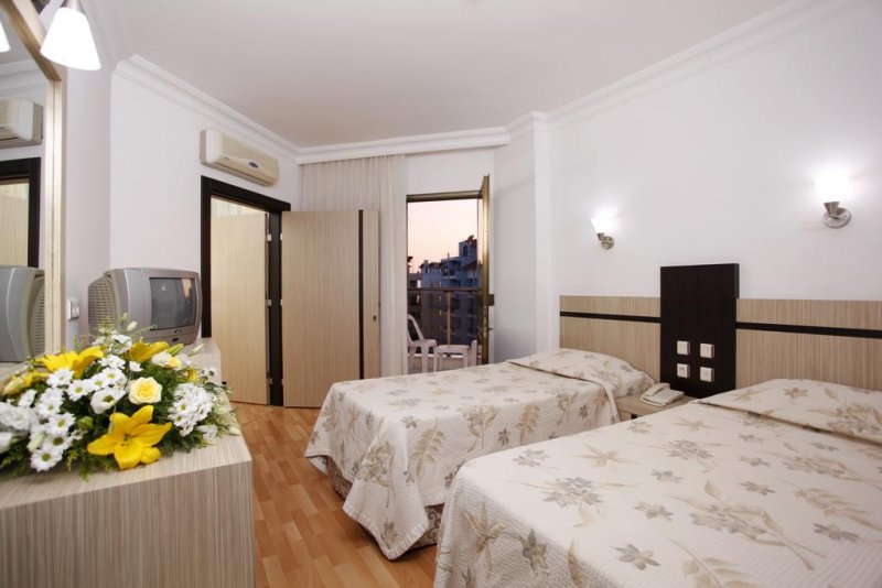 Monte Carlo Hotel - Снимка 3