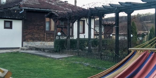 Нощувка за до 10 човека в самостоятелна къща Равеста с механа и камина в Еленския балкан, с. Руховци - Снимка 13