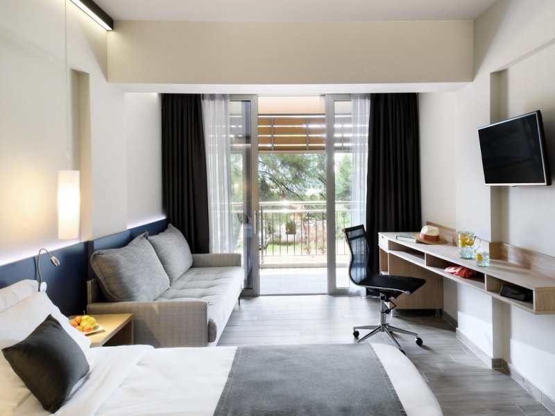 Blue Dolphin Hotel - Снимка 1