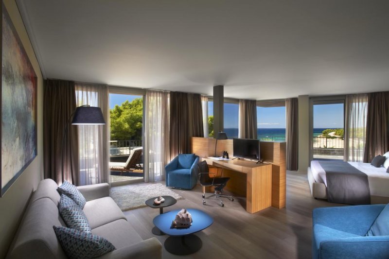 Blue Dolphin Hotel - Снимка 2