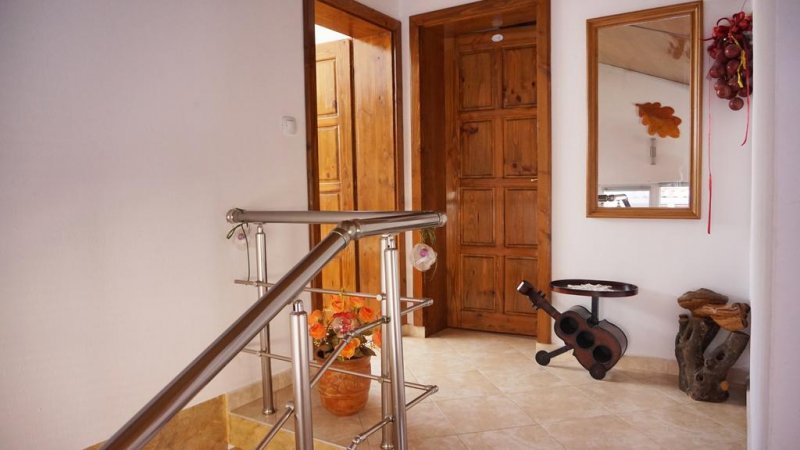 Къща за гости Памир - Снимка 0