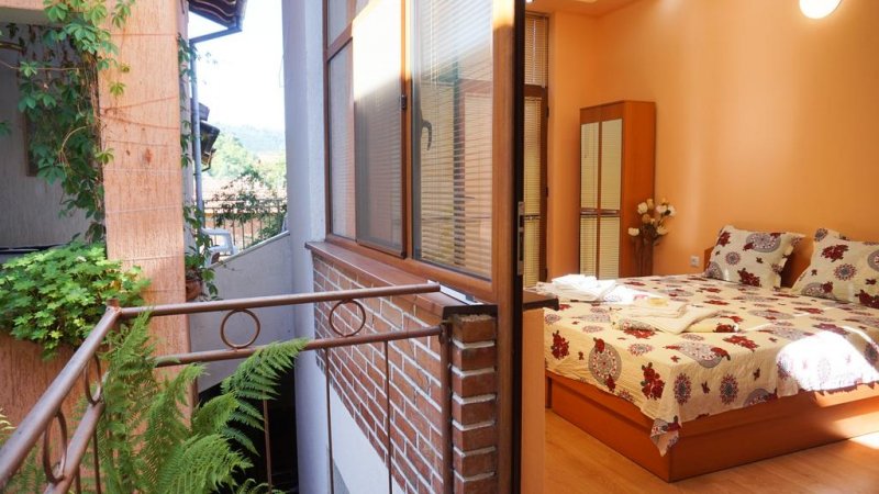 Къща за гости Памир - Снимка 10