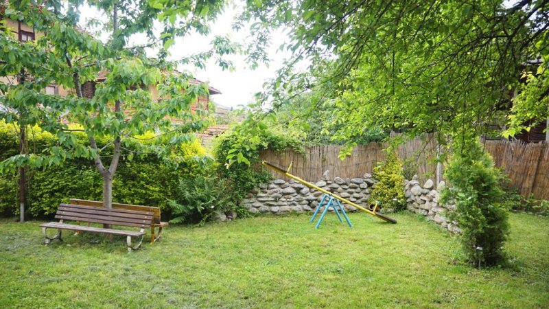 Къща за гости Памир - Снимка 11