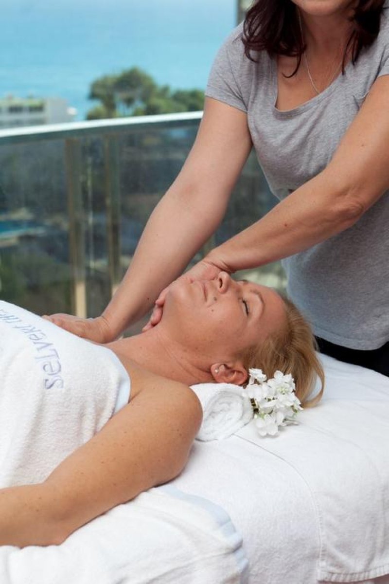 Gran Hotel Bali - Снимка 1