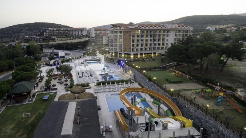 Ramada Resort Kusadasi & Golf - Снимка 1