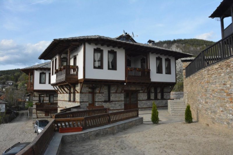 Комплекс Лещенски перли - Снимка 1