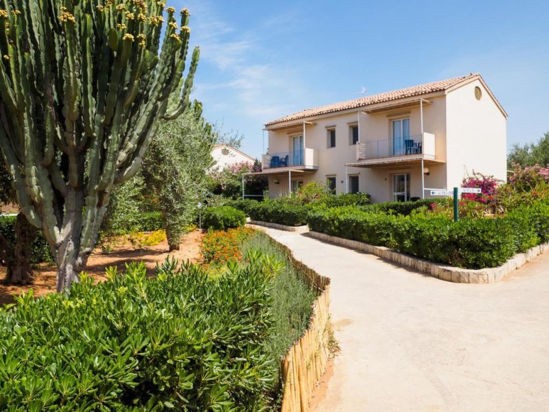 Athena Resort - Снимка 9