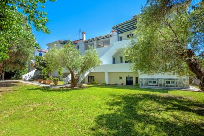 Xenios Faros Apartments - Снимка 1