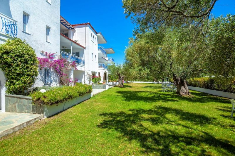 Xenios Faros Apartments - Снимка 1