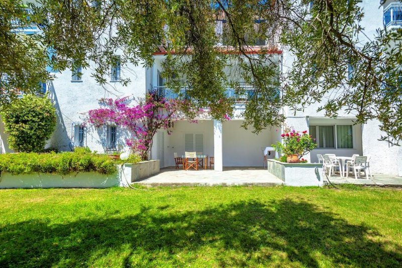 Xenios Faros Apartments - Снимка 1