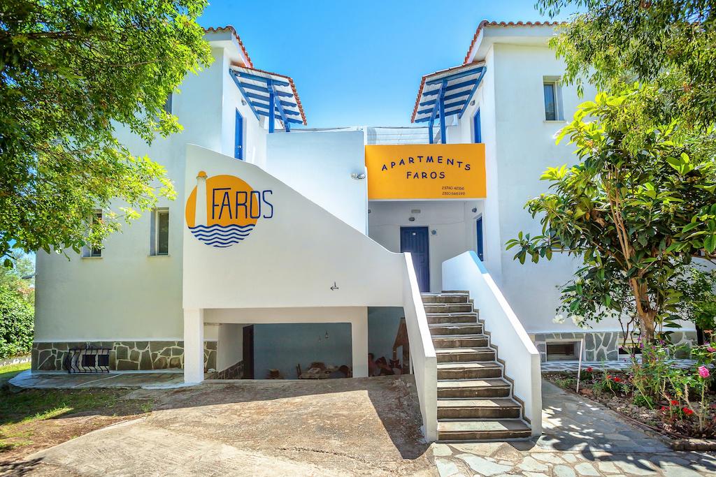 От 28.04 до 08.06 на 100 м. от плажа в Посиди, Халкидики! Нощувка на човек със закускa и вечеря във Faros Apartments, Гърция! - Снимка 13
