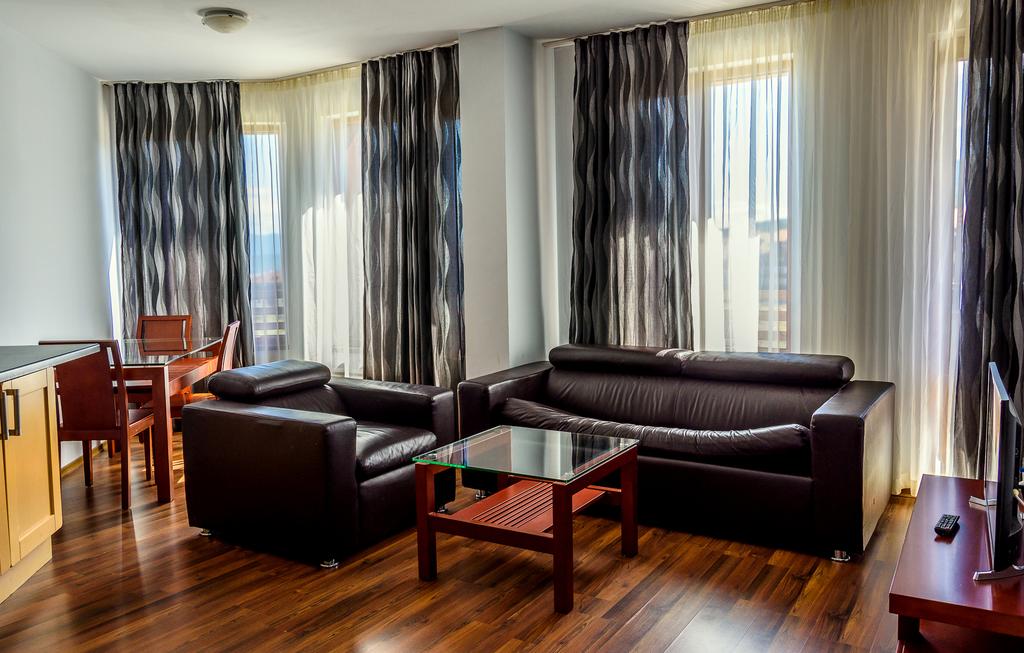 Нощувка на човек в едноспален апартамент + отопляем басей и релакс зона в хотел Евъргрийн, Банско - Снимка 24