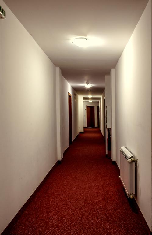 Нощувка на човек в едноспален апартамент + отопляем басей и релакс зона в хотел Евъргрийн, Банско - Снимка 21