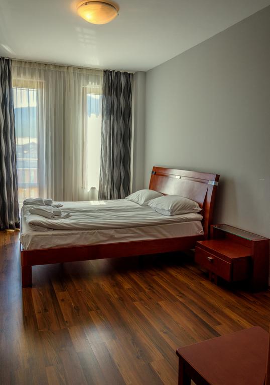 Нощувка на човек в едноспален апартамент + отопляем басей и релакс зона в хотел Евъргрийн, Банско - Снимка 16