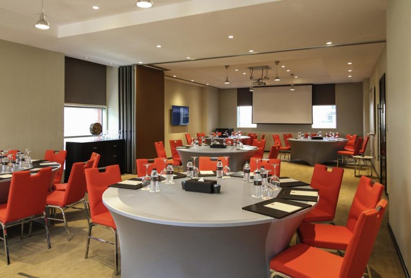 Ibis One Central - Снимка 11