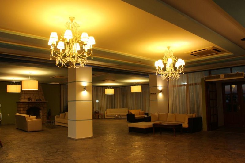 Aiolos Hotel - Снимка 2