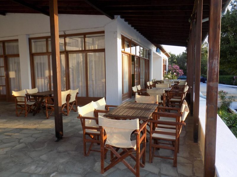 Aiolos Hotel - Снимка 3