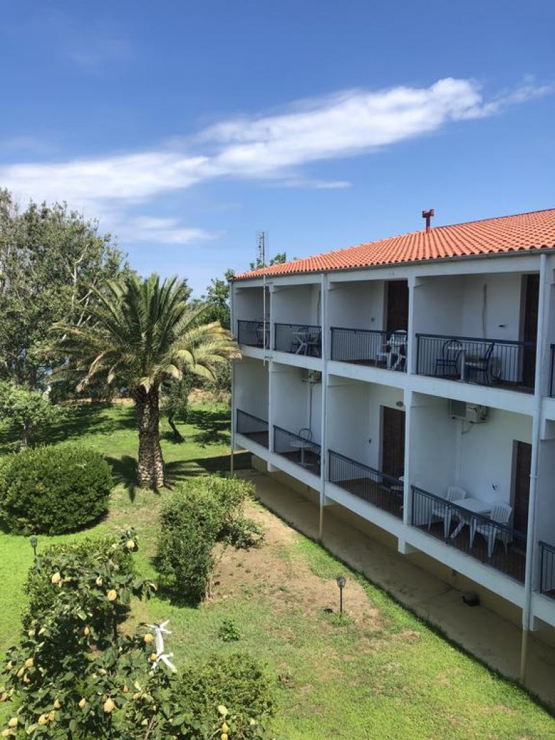 Aiolos Hotel - Снимка 1