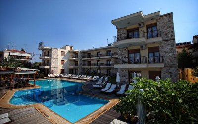 Nereides Hotel Hanioti - Снимка 1
