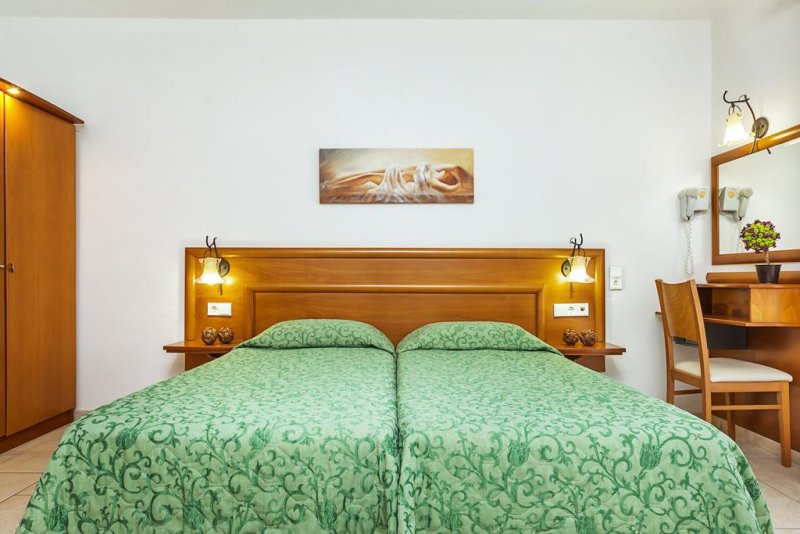 Nereides Hotel Hanioti - Снимка 3