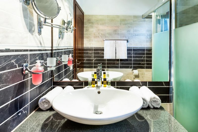 Nereides Hotel Hanioti - Снимка 1