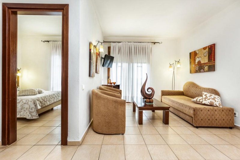 Nereides Hotel Hanioti - Снимка 8