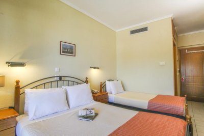 Samel Hotel - Снимка 3